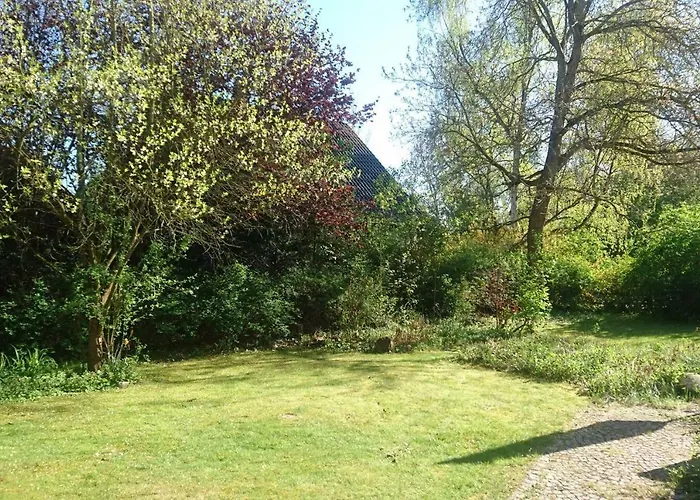 Sonniges Haeuschen Mit Garten